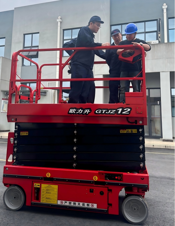 导轨式升降货梯日常保养指南：延长设备寿命，保障运行